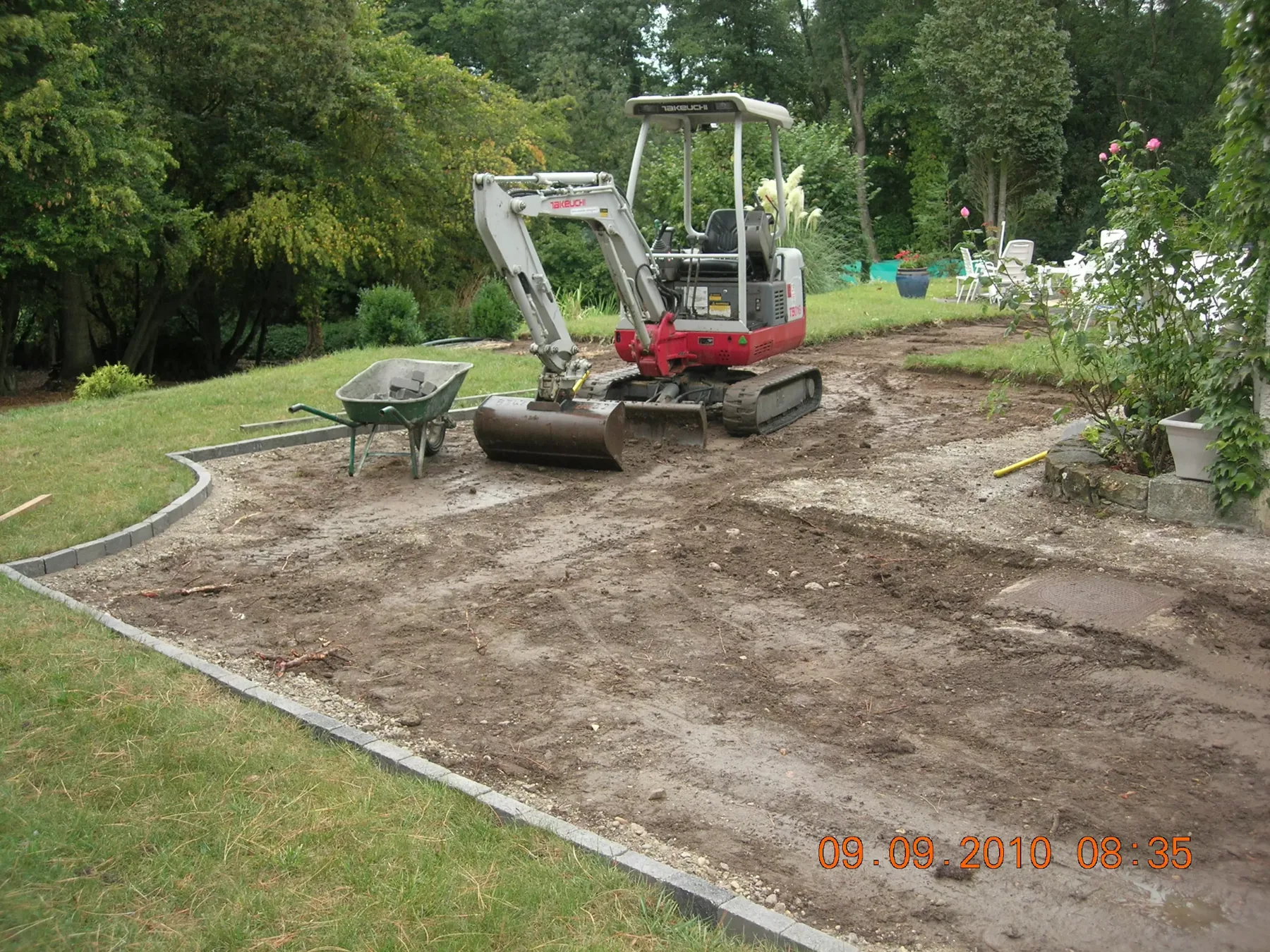 Travaux de terrassement et remise en état de terrain avec mini-pelle